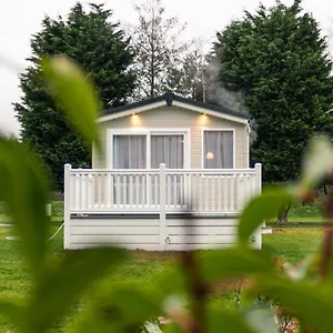  Lodge Yew Tree With Hot Tub United Kingdom